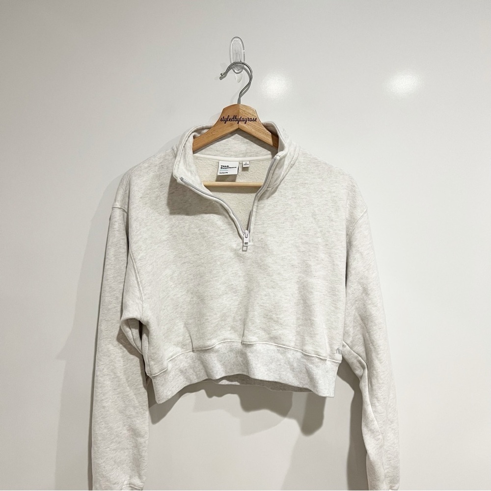 ARITZIA TNA Cropped Cozy Fleece Quarter Zip Sweatshirt Gray - Picture 2 of 7